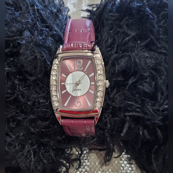 AVON Crystal accents, leather band watches. - Picture 4 of 8